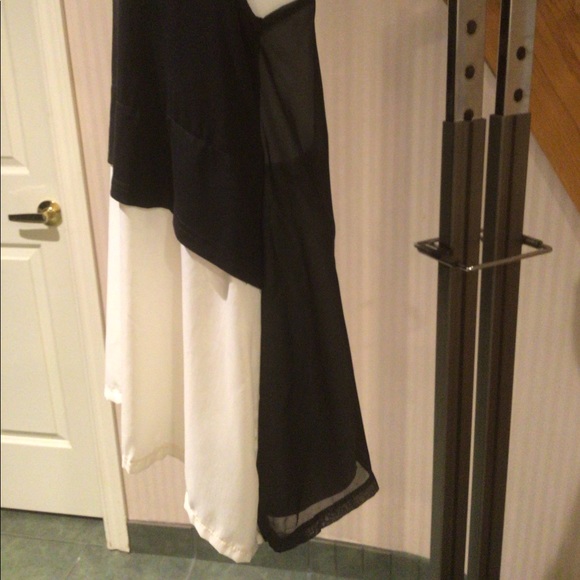 💕💕Host Pick 💕💕Tunic slip on long tank 2in1 look colour black /cream - Picture 3 of 7